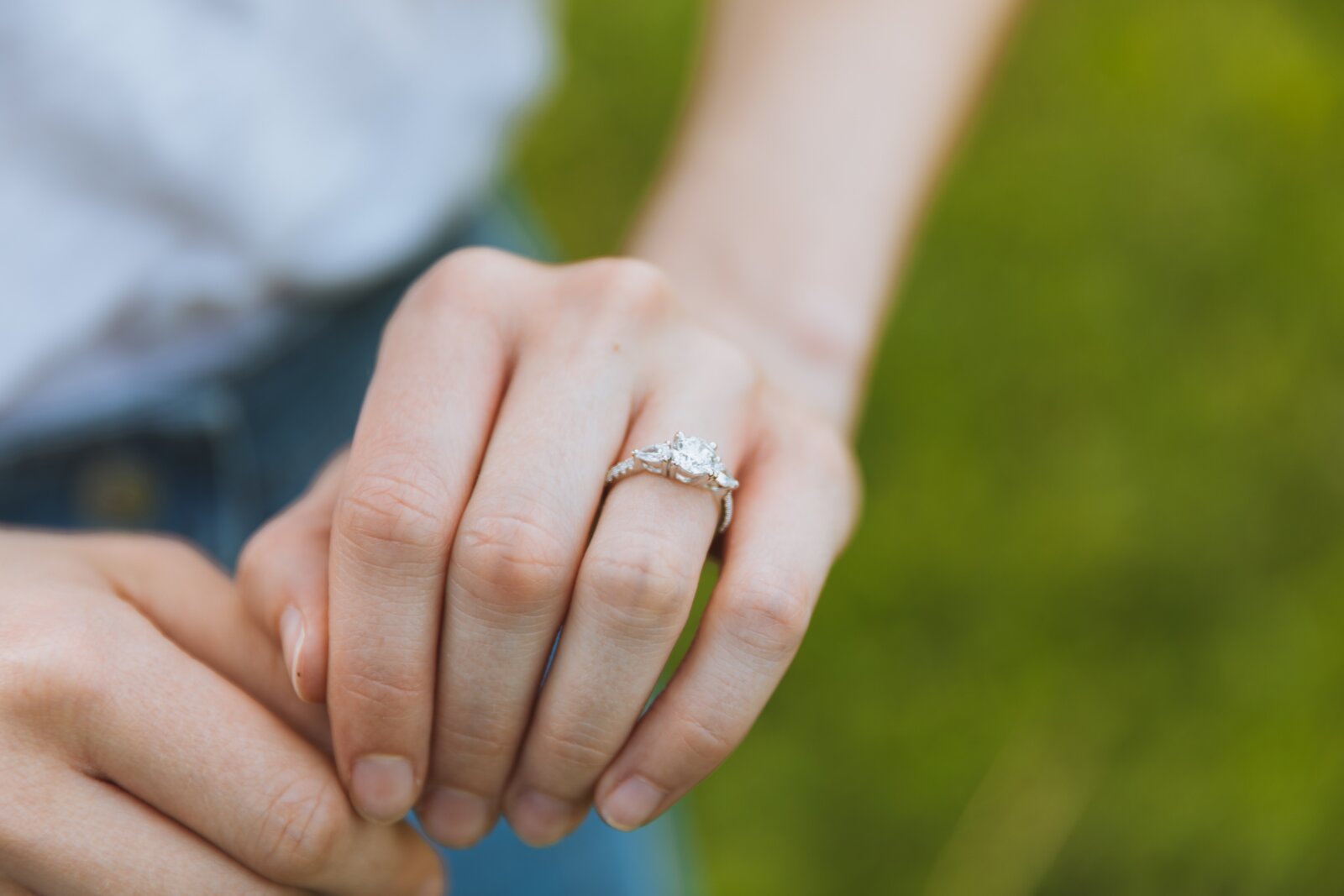 Cómo cuidar tu anillo de compromiso