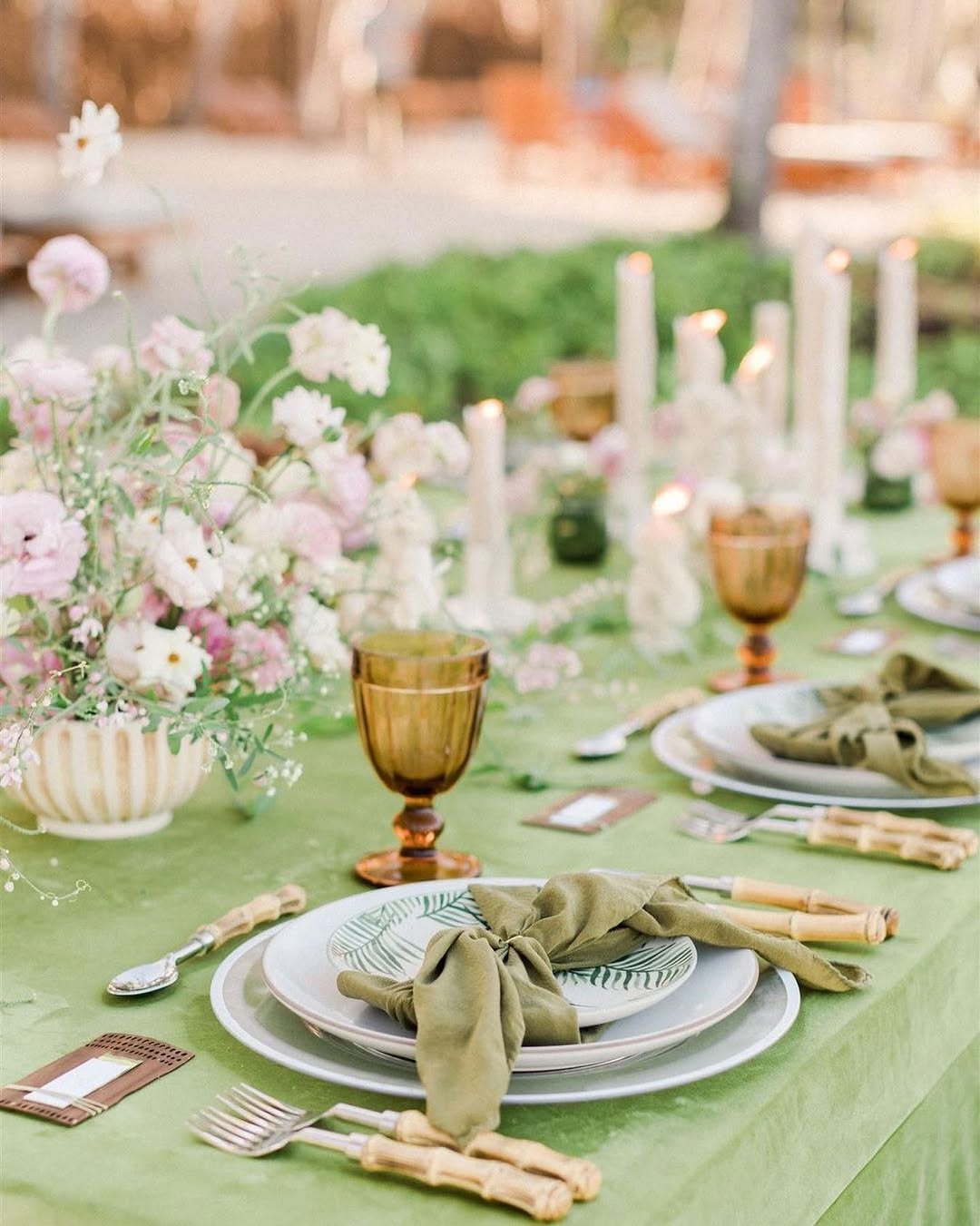 Manteles y textiles de colores tendencia para decorar boda